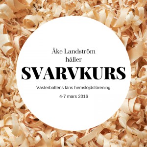 spån med texten Åke Landström håller svarvkurs. Västerbottens läns hemslöjdsförening 4-7 mars 2016